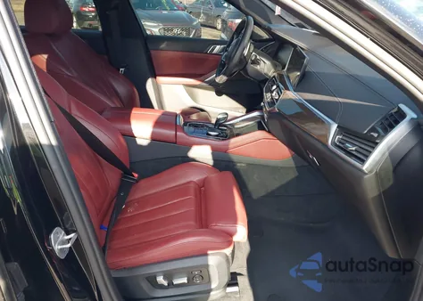 2021 BMW X6 xDrive40I z USA, uszkodzony, nr VIN 5UXCY6C03M9E62687